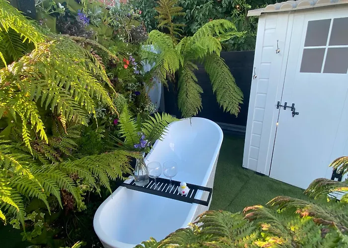 Mini Love Island Style Guest House Includes Personal Hot 24 Hour Swimming Pool, Outdoor Bathtub, Heated Dining Dome And Fire Pit, All This Is Secretly Located In The Busy Suburbs Of Nottingham
