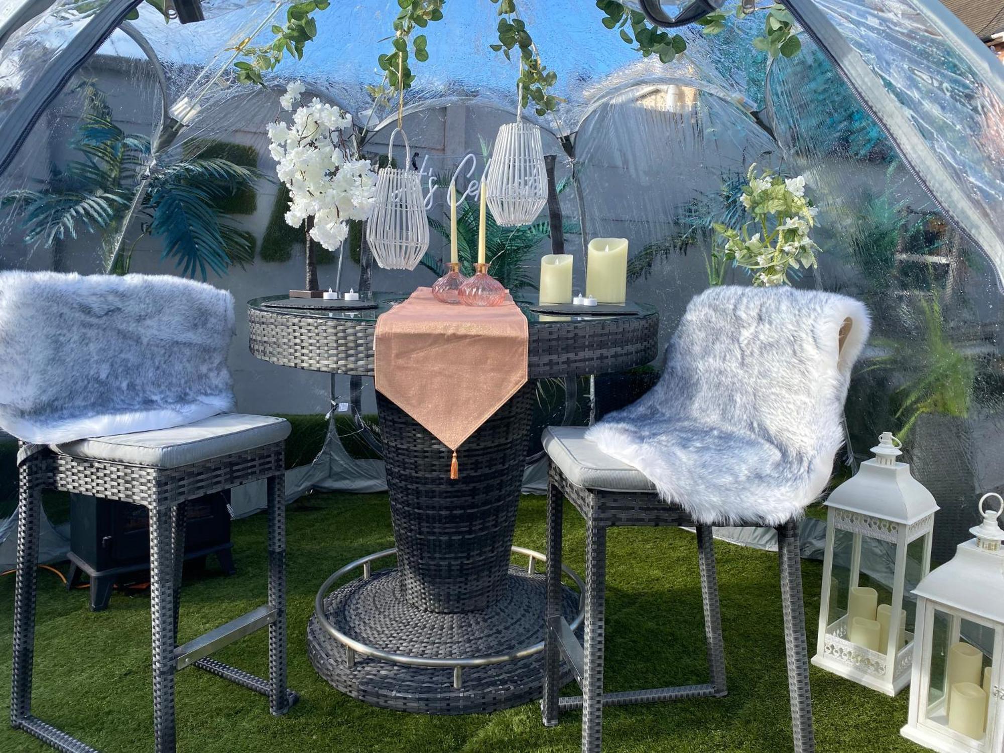 Mini Island Style Includes Personal Hot 24 Hour Swimming Pool, Outdoor Bathtub, Heated Dining Dome And Fire Pit, Is Secretly Located In The Busy Suburbs Of * Nottingham