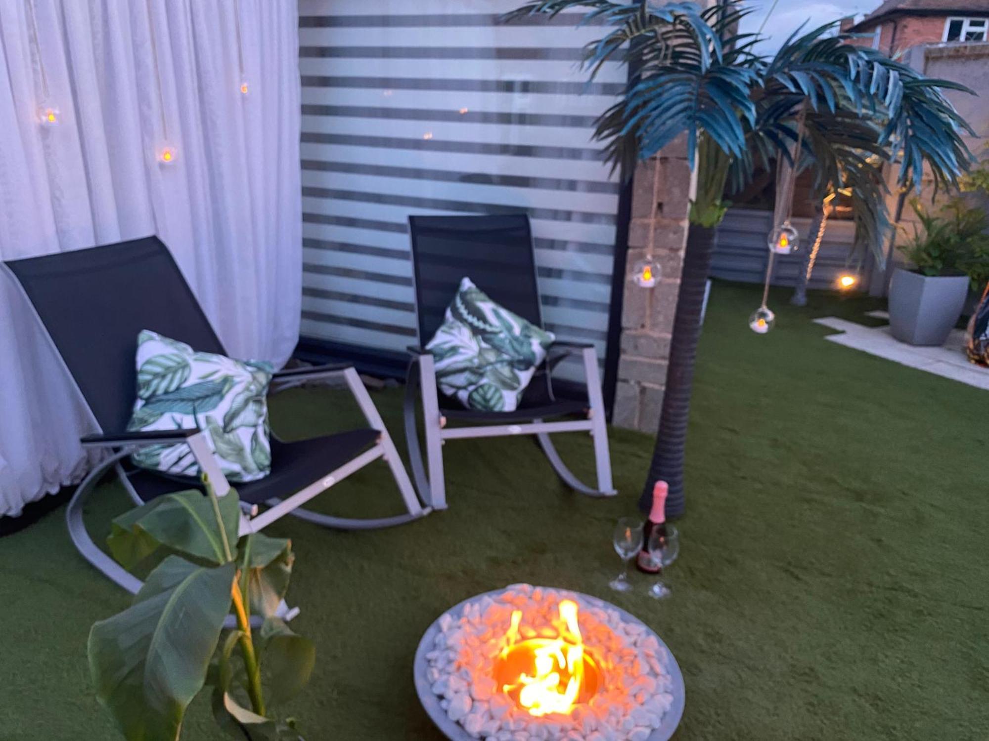 Gasthof Mini Island Style Includes Personal Hot 24 Hour Swimming Pool, Outdoor Bathtub, Heated Dining Dome And Fire Pit, Is Secretly Located In The Busy Suburbs Of *
