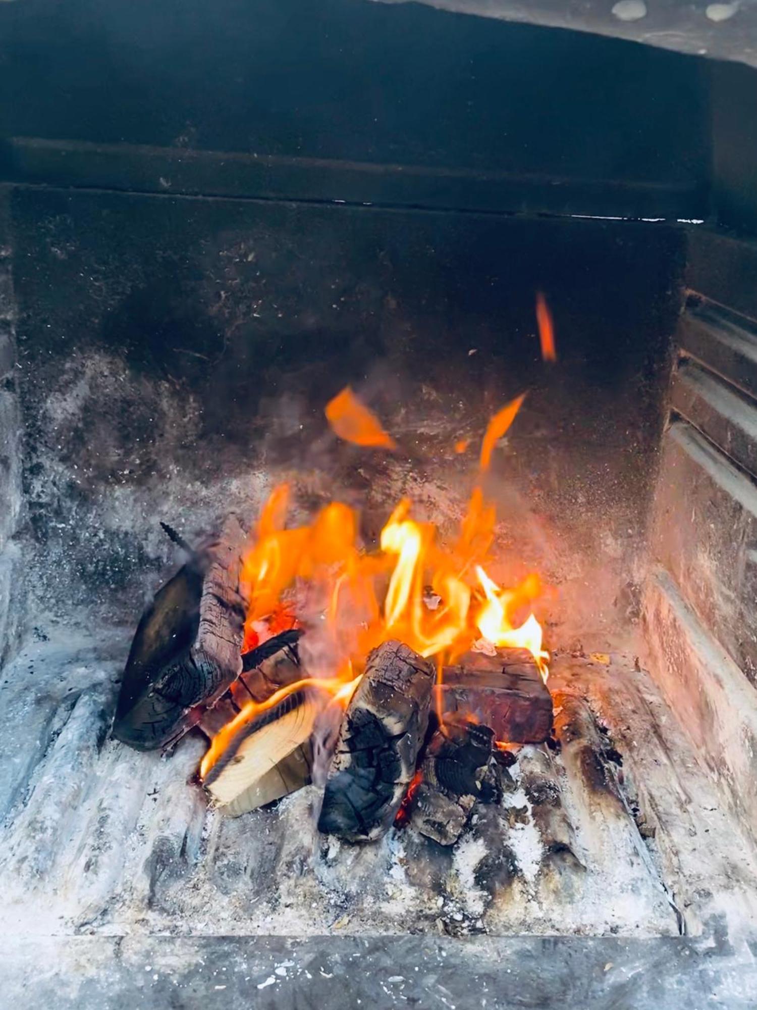 Gasthof Mini Island Style Includes Personal Hot 24 Hour Swimming Pool, Outdoor Bathtub, Heated Dining Dome And Fire Pit, Is Secretly Located In The Busy Suburbs Of
