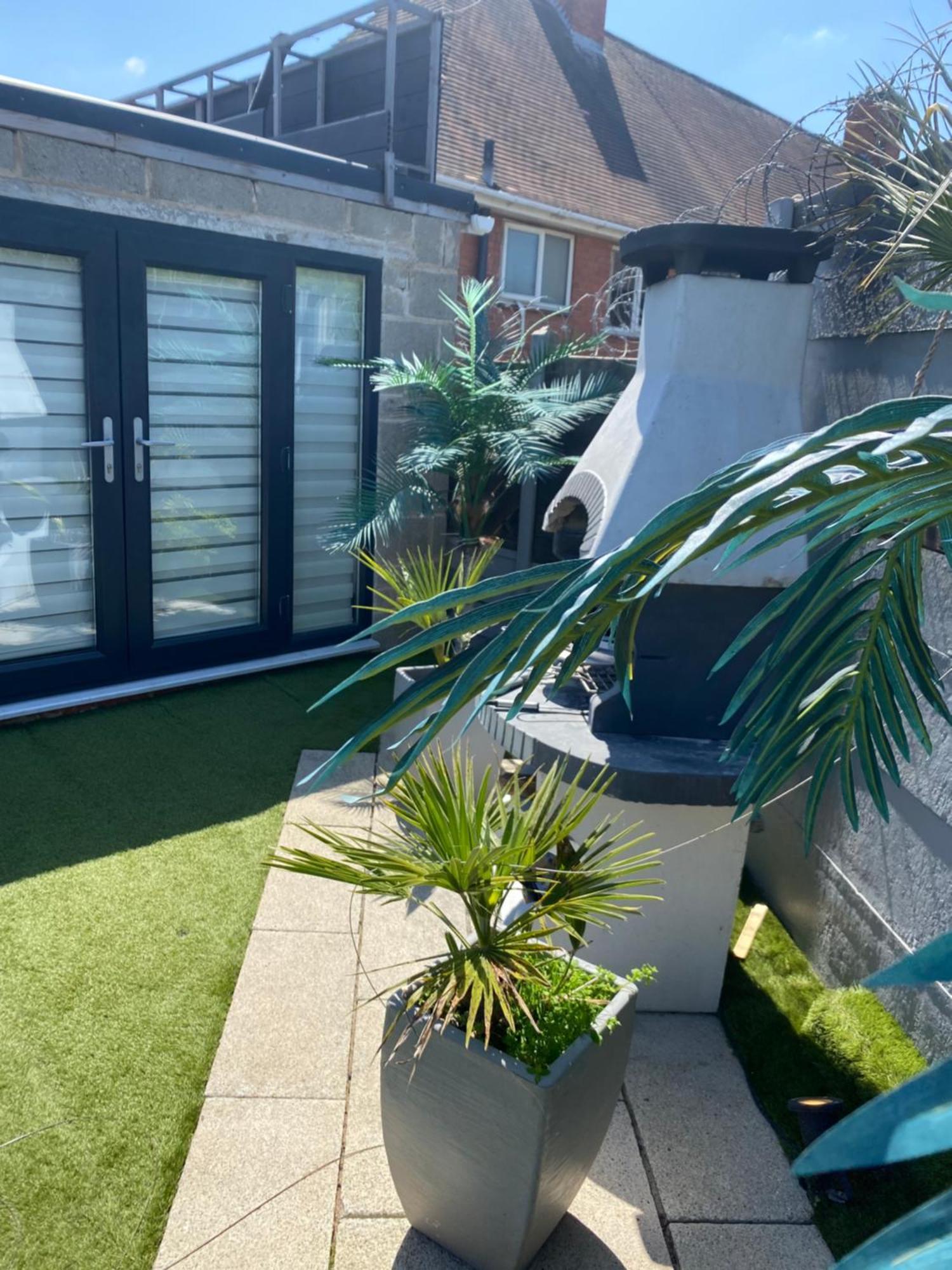Gasthof Mini Island Style Includes Personal Hot 24 Hour Swimming Pool, Outdoor Bathtub, Heated Dining Dome And Fire Pit, Is Secretly Located In The Busy Suburbs Of Nottingham