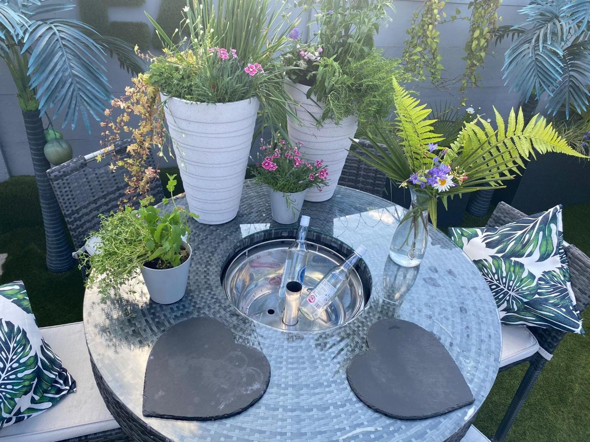Mini Island Style Includes Personal Hot 24 Hour Swimming Pool, Outdoor Bathtub, Heated Dining Dome And Fire Pit, Is Secretly Located In The Busy Suburbs Of *