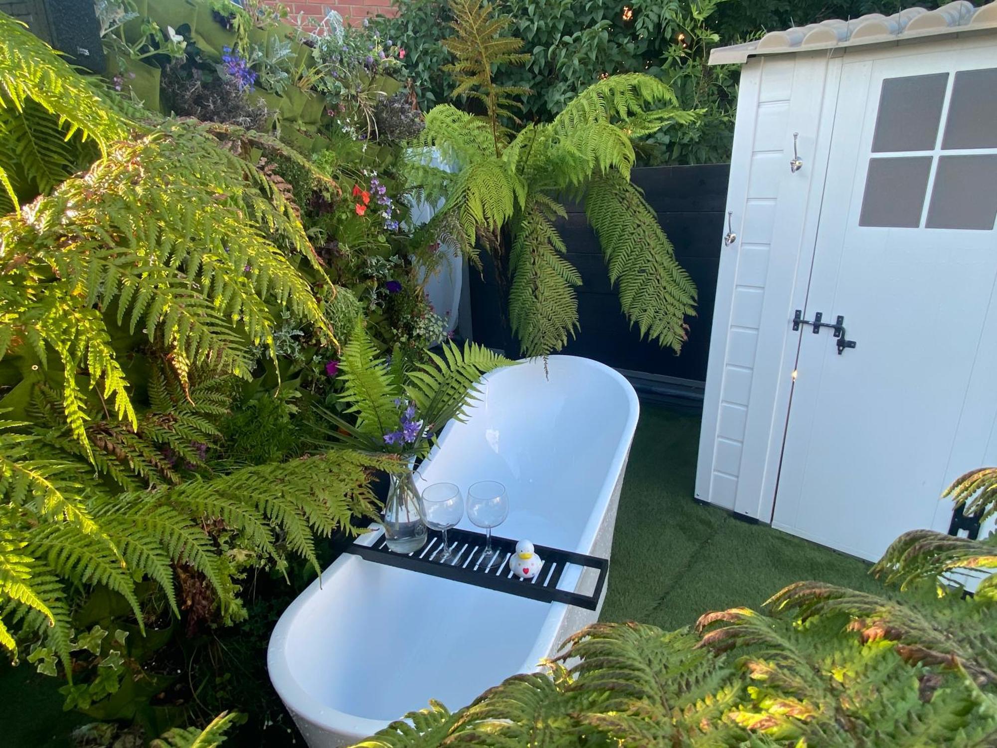 Mini Island Style Includes Personal Hot 24 Hour Swimming Pool, Outdoor Bathtub, Heated Dining Dome And Fire Pit, Is Secretly Located In The Busy Suburbs Of Nottingham